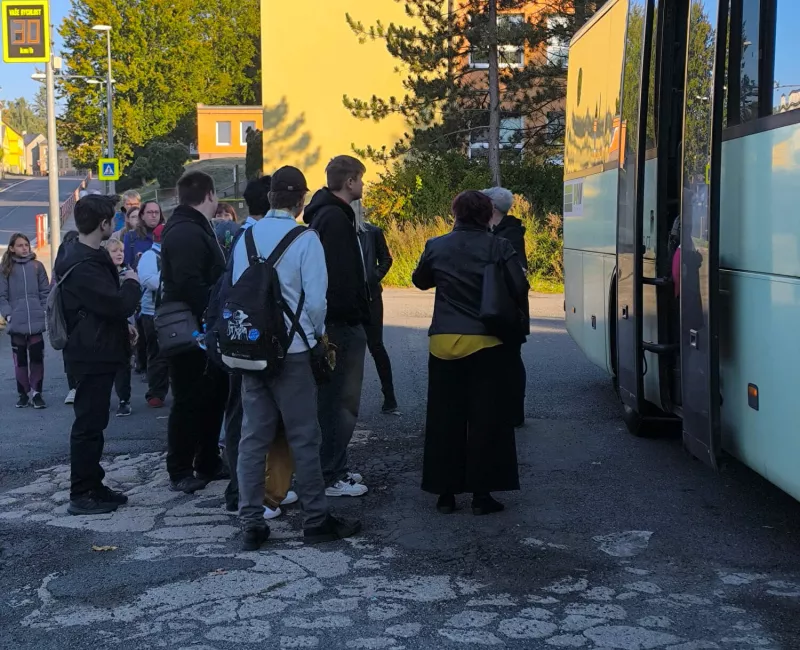 Cesta kolem světa za 80 minut-Městské divadlo Mar. Lázně
